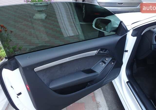 Белый Ауди А5, объемом двигателя 2 л и пробегом 145 тыс. км за 8000 $, фото 11 на Automoto.ua