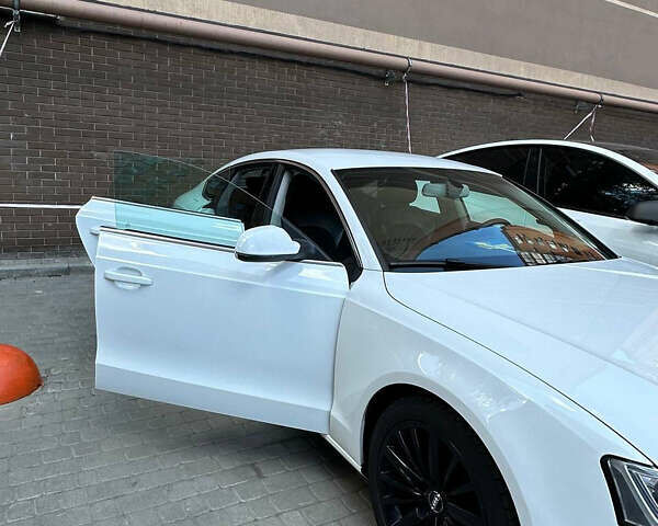 Белый Ауди А5, объемом двигателя 1.8 л и пробегом 135 тыс. км за 13000 $, фото 6 на Automoto.ua