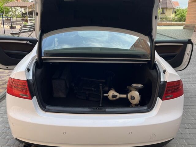 Белый Ауди А5, объемом двигателя 2 л и пробегом 119 тыс. км за 13800 $, фото 11 на Automoto.ua