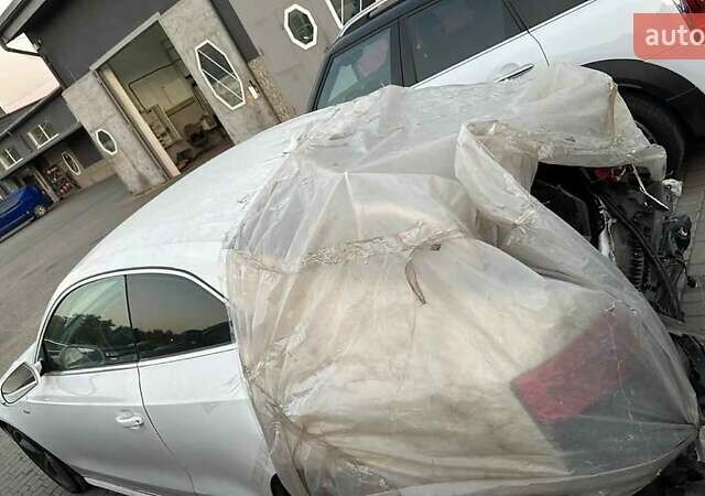 Белый Ауди А5, объемом двигателя 2 л и пробегом 145 тыс. км за 8000 $, фото 3 на Automoto.ua