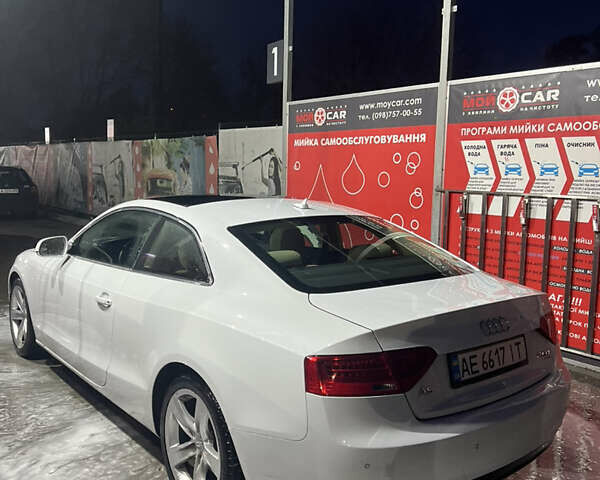 Білий Ауді A5, об'ємом двигуна 2 л та пробігом 259 тис. км за 10000 $, фото 16 на Automoto.ua