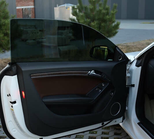 Ауди А5 2013 в Хмельницком на Automoto.ua Белый Ауди А5, объемом двигателя 2 л и пробегом 181 тыс. км за 15000 $, фото 12 на Automoto.ua