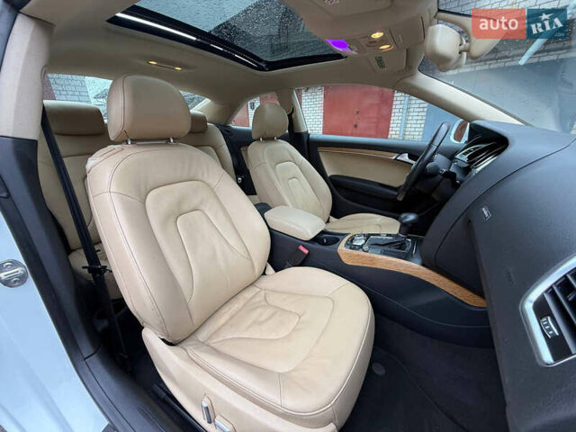Білий Ауді A5, об'ємом двигуна 2 л та пробігом 259 тис. км за 10000 $, фото 22 на Automoto.ua