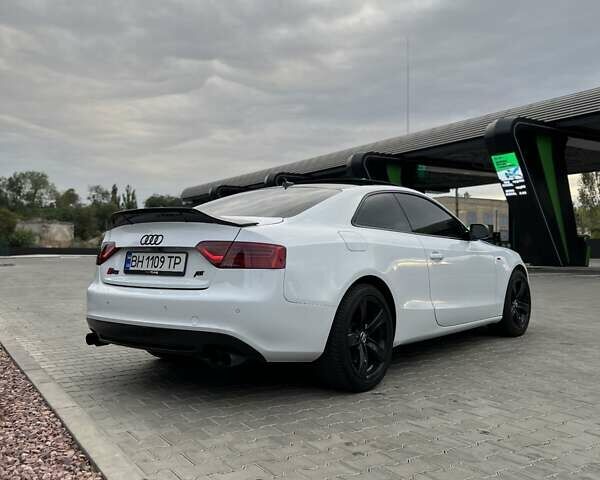 Белый Ауди А5, объемом двигателя 2 л и пробегом 122 тыс. км за 13500 $, фото 2 на Automoto.ua