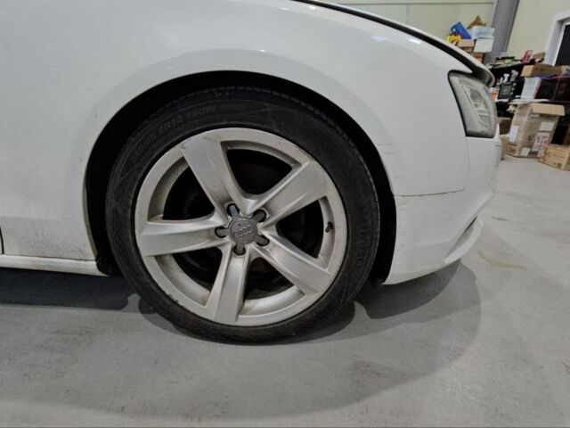 Білий Ауді A5, об'ємом двигуна 2 л та пробігом 156 тис. км за 12999 $, фото 9 на Automoto.ua