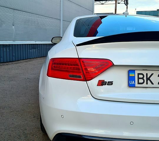 Белый Ауди А5, объемом двигателя 3 л и пробегом 133 тыс. км за 17000 $, фото 2 на Automoto.ua