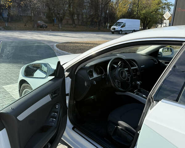 Білий Ауді A5, об'ємом двигуна 1.97 л та пробігом 129 тис. км за 17500 $, фото 11 на Automoto.ua