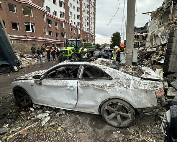 Белый Ауди А5, объемом двигателя 2 л и пробегом 140 тыс. км за 5000 $, фото 5 на Automoto.ua