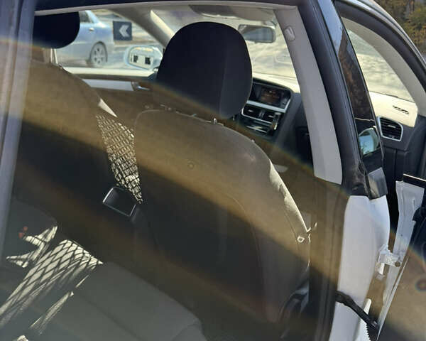 Білий Ауді A5, об'ємом двигуна 1.97 л та пробігом 129 тис. км за 17500 $, фото 12 на Automoto.ua