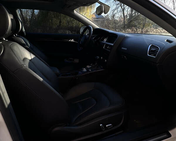Білий Ауді A5, об'ємом двигуна 2 л та пробігом 112 тис. км за 14000 $, фото 13 на Automoto.ua