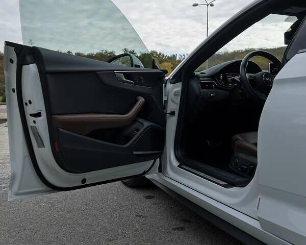 Білий Ауді A5, об'ємом двигуна 1.98 л та пробігом 53 тис. км за 27000 $, фото 15 на Automoto.ua