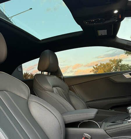 Белый Ауди А5, объемом двигателя 1.98 л и пробегом 70 тыс. км за 30000 $, фото 25 на Automoto.ua