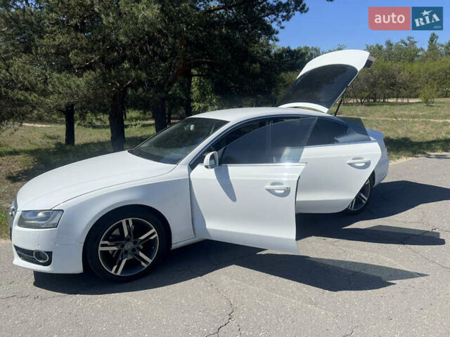 Ауди А5 2011 в Днепре (Днепропетровске) на Automoto.ua Белый Ауди А5, объемом двигателя 2 л и пробегом 144 тыс. км за 12000 $, фото 5 на Automoto.ua