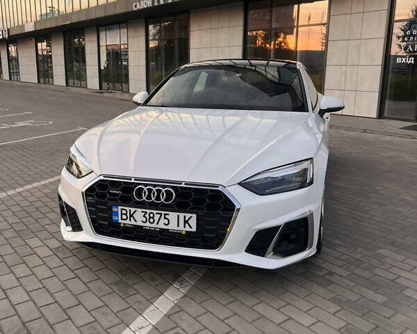 Белый Ауди А5, объемом двигателя 1.98 л и пробегом 58 тыс. км за 28000 $, фото 1 на Automoto.ua