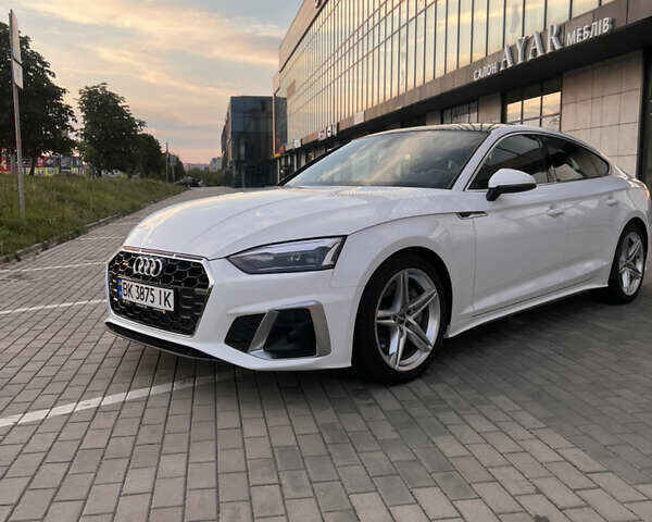 Белый Ауди А5, объемом двигателя 1.98 л и пробегом 58 тыс. км за 28000 $, фото 3 на Automoto.ua