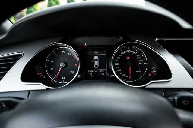 Червоний Ауді A5, об'ємом двигуна 2 л та пробігом 265 тис. км за 3600 $, фото 19 на Automoto.ua