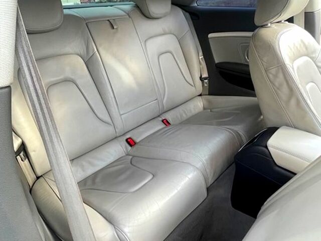 Серый Ауди А5, объемом двигателя 3.2 л и пробегом 182 тыс. км за 8700 $, фото 10 на Automoto.ua