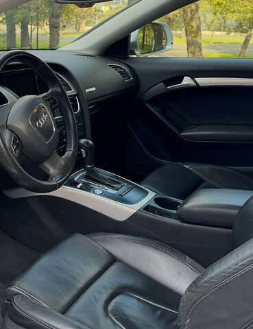 Ауді A5 2009 у Одесі на Automoto.ua Сірий Ауді A5, об'ємом двигуна 2 л та пробігом 98 тис. км за 14000 $, фото 5 на Automoto.ua