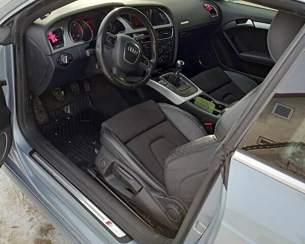 Сірий Ауді A5, об'ємом двигуна 2 л та пробігом 201 тис. км за 10000 $, фото 16 на Automoto.ua