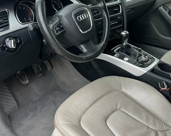 Ауді A5 2010 у Тернополі на Automoto.ua Сірий Ауді A5, об'ємом двигуна 2 л та пробігом 222 тис. км за 10000 $, фото 9 на Automoto.ua