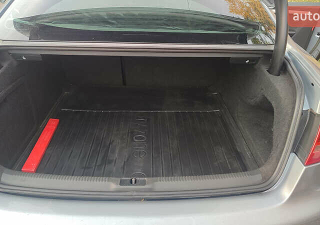 Серый Ауди А5, объемом двигателя 1.98 л и пробегом 175 тыс. км за 11000 $, фото 16 на Automoto.ua