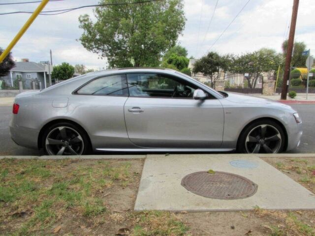 Сірий Ауді A5, об'ємом двигуна 2 л та пробігом 75 тис. км за 8800 $, фото 2 на Automoto.ua