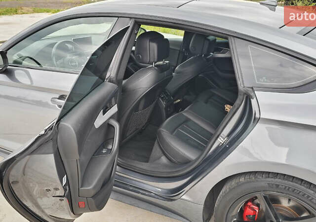 Сірий Ауді A5, об'ємом двигуна 1.98 л та пробігом 118 тис. км за 24100 $, фото 4 на Automoto.ua