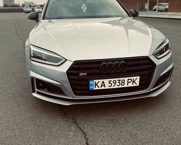 Серый Ауди А5, объемом двигателя 1.98 л и пробегом 179 тыс. км за 20000 $, фото 2 на Automoto.ua