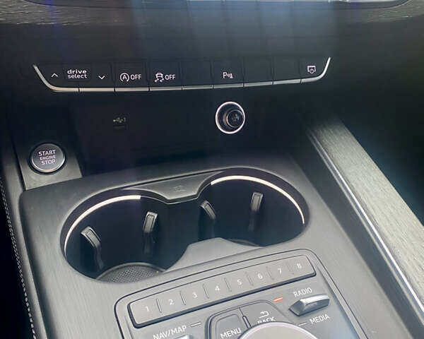 Серый Ауди А5, объемом двигателя 1.98 л и пробегом 152 тыс. км за 20000 $, фото 26 на Automoto.ua