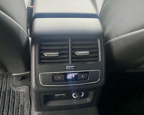 Серый Ауди А5, объемом двигателя 1.98 л и пробегом 152 тыс. км за 20000 $, фото 17 на Automoto.ua