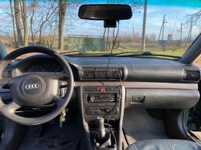 Зеленый Ауди А5, объемом двигателя 1.6 л и пробегом 356 тыс. км за 3400 $, фото 7 на Automoto.ua