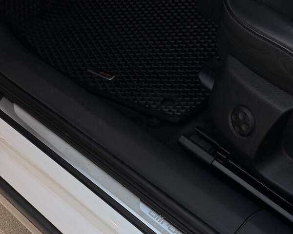 Ауді A6 Allroad 2014 у Луцьку на Automoto.ua Білий Ауді A6 Allroad, об'ємом двигуна 2.97 л та пробігом 320 тис. км за 25000 $, фото 17 на Automoto.ua