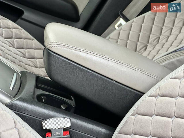 Черный Ауди А6 Олроуд, объемом двигателя 3 л и пробегом 193 тыс. км за 9950 $, фото 24 на Automoto.ua