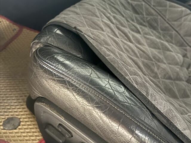 Серый Ауди А6 Олроуд, объемом двигателя 2.5 л и пробегом 350 тыс. км за 1350 $, фото 3 на Automoto.ua