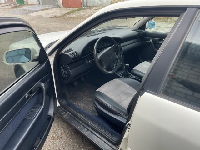 Белый Ауди А6, объемом двигателя 2 л и пробегом 300 тыс. км за 2600 $, фото 5 на Automoto.ua