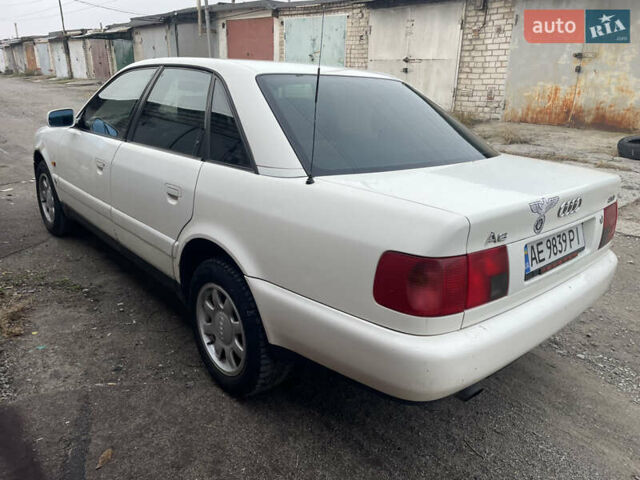 Белый Ауди А6, объемом двигателя 2 л и пробегом 300 тыс. км за 2300 $, фото 4 на Automoto.ua