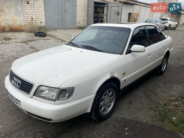 Белый Ауди А6, объемом двигателя 2 л и пробегом 300 тыс. км за 2300 $, фото 2 на Automoto.ua