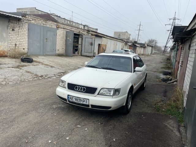 Белый Ауди А6, объемом двигателя 2 л и пробегом 300 тыс. км за 2600 $, фото 1 на Automoto.ua