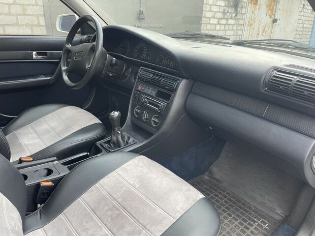 Белый Ауди А6, объемом двигателя 2 л и пробегом 300 тыс. км за 2600 $, фото 7 на Automoto.ua