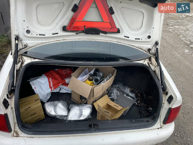 Белый Ауди А6, объемом двигателя 2 л и пробегом 300 тыс. км за 2300 $, фото 5 на Automoto.ua