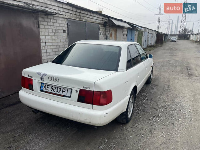 Белый Ауди А6, объемом двигателя 2 л и пробегом 300 тыс. км за 2300 $, фото 3 на Automoto.ua