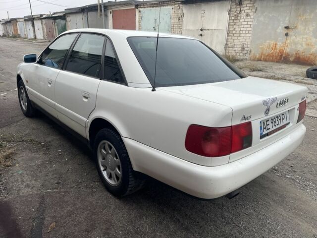 Белый Ауди А6, объемом двигателя 2 л и пробегом 300 тыс. км за 2600 $, фото 3 на Automoto.ua