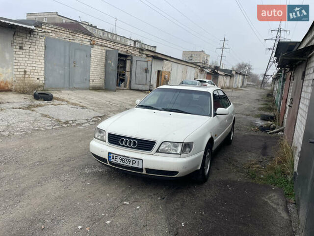 Белый Ауди А6, объемом двигателя 2 л и пробегом 300 тыс. км за 2300 $, фото 1 на Automoto.ua