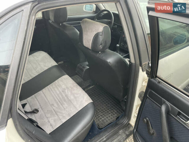 Белый Ауди А6, объемом двигателя 2 л и пробегом 300 тыс. км за 2300 $, фото 7 на Automoto.ua