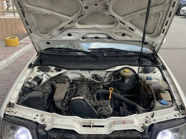 Білий Ауді А6, об'ємом двигуна 2 л та пробігом 300 тис. км за 2599 $, фото 22 на Automoto.ua