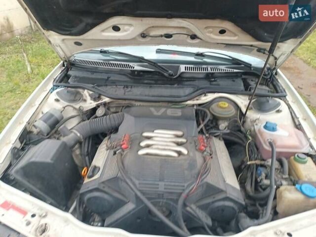 Белый Ауди А6, объемом двигателя 2.6 л и пробегом 452 тыс. км за 2700 $, фото 17 на Automoto.ua