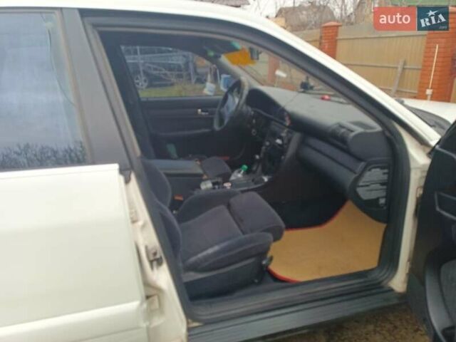 Белый Ауди А6, объемом двигателя 2.6 л и пробегом 452 тыс. км за 2700 $, фото 5 на Automoto.ua