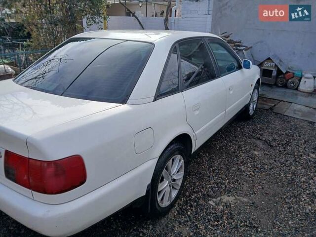 Белый Ауди А6, объемом двигателя 1.8 л и пробегом 394 тыс. км за 4900 $, фото 2 на Automoto.ua