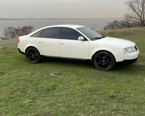 Белый Ауди А6, объемом двигателя 2.8 л и пробегом 400 тыс. км за 5000 $, фото 1 на Automoto.ua