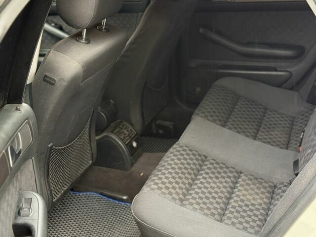 Белый Ауди А6, объемом двигателя 1.9 л и пробегом 300 тыс. км за 2150 $, фото 12 на Automoto.ua